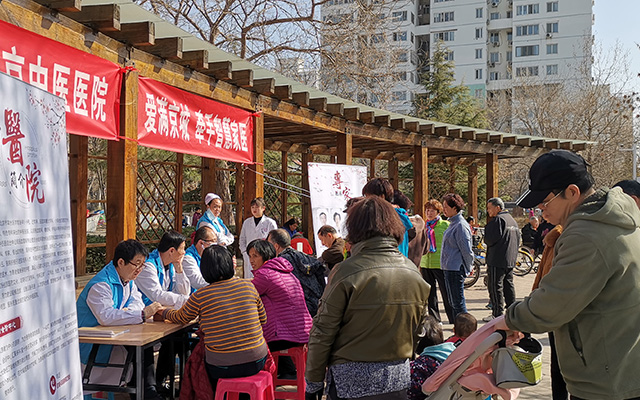 【学雷锋日】开云平台客服,开云（中国）举办“爱满京城，牵手智慧家医”志愿服务活动(图2)